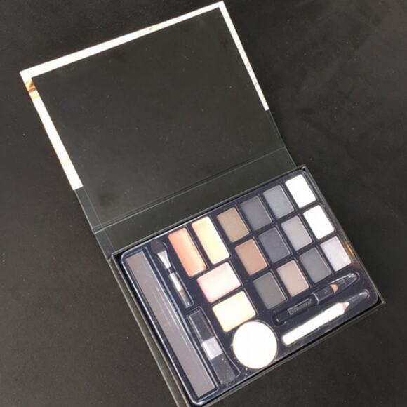 Measurable Difference Smokey Get The Look Kit NEW - Picture 3 of 6